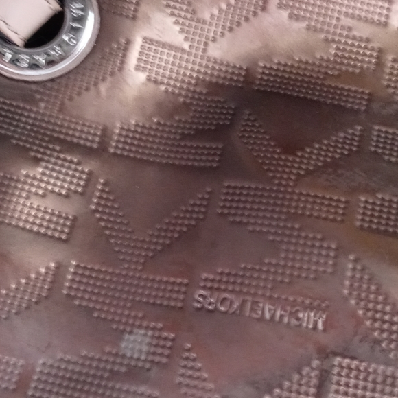 Michael Kors shiney gold bag - Picture 13 of 14